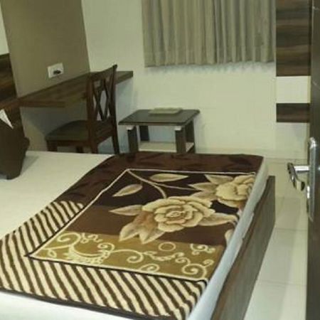 ואדודרה Hotel Crystal מראה חיצוני תמונה