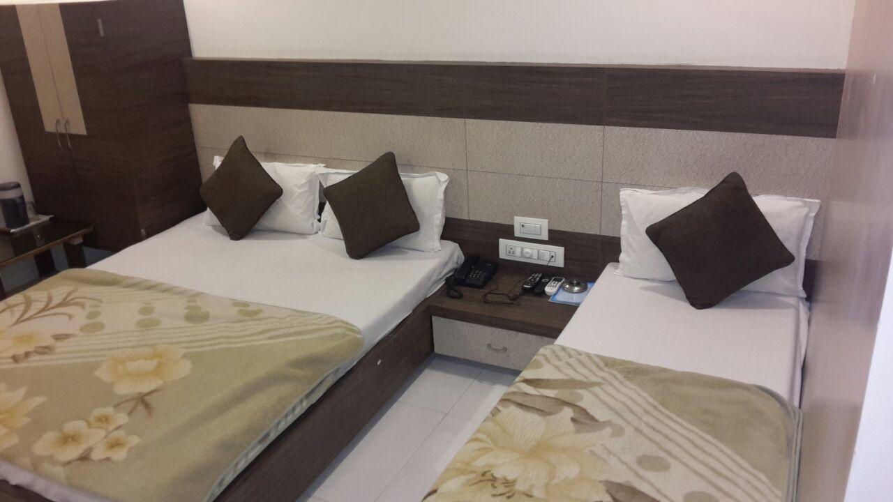 ואדודרה Hotel Crystal מראה חיצוני תמונה
