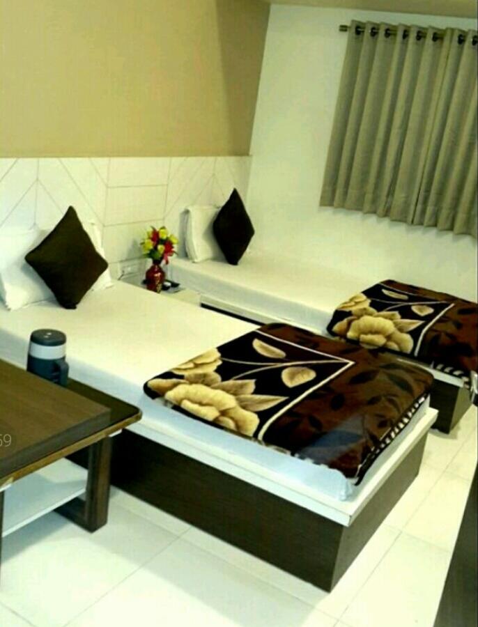 ואדודרה Hotel Crystal מראה חיצוני תמונה