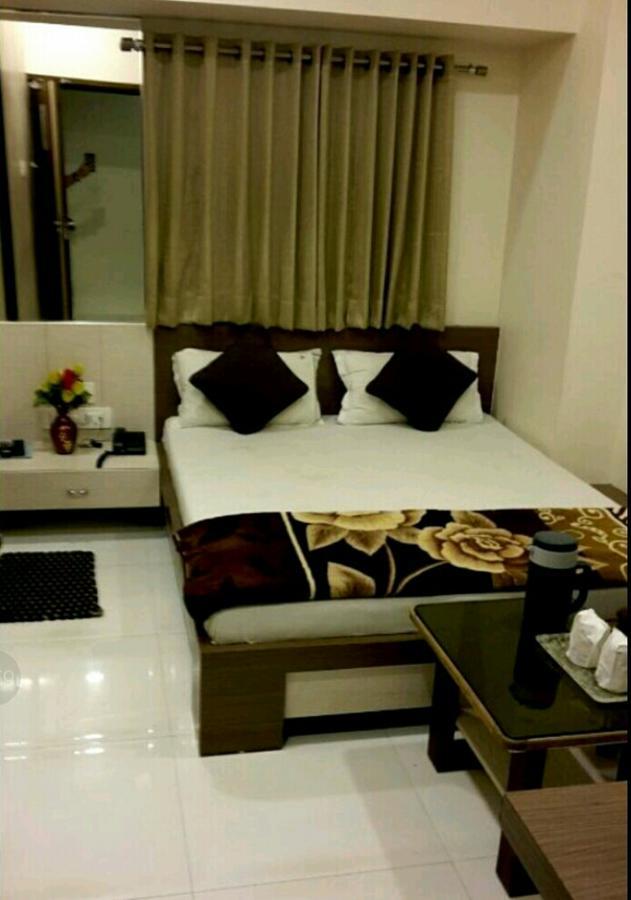 ואדודרה Hotel Crystal מראה חיצוני תמונה