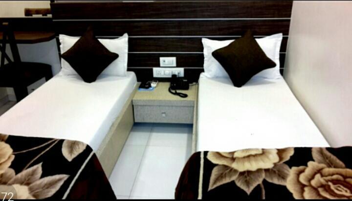 ואדודרה Hotel Crystal מראה חיצוני תמונה