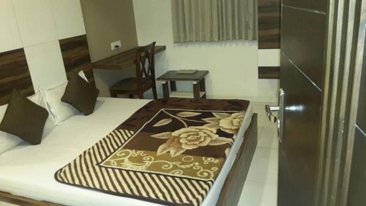 ואדודרה Hotel Crystal מראה חיצוני תמונה